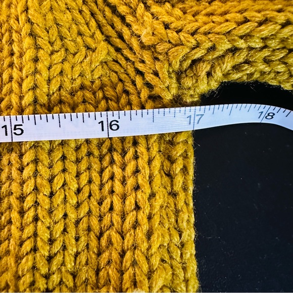 ⭐️ Vintage Small Turtleneck Zip Sweater - Picture 5 of 16